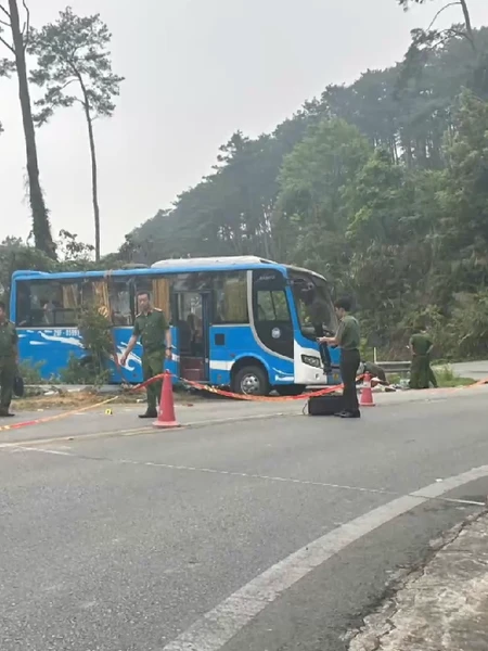 Tai nạn xe du lịch ở Tam Đảo: 3 người tử vong, 14 người bị thương