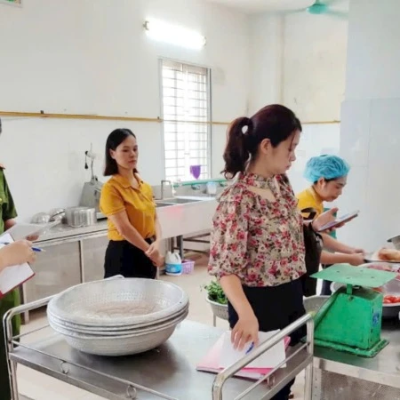 [Video] Hà Nội tăng cường kiểm soát an toàn thực phẩm tại trường học, siết chặt xử lý vi phạm