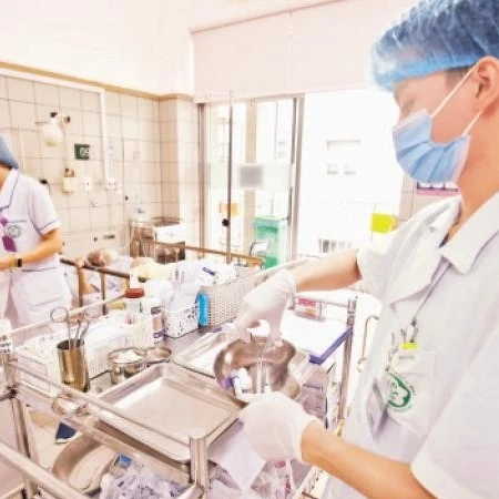 [Video] Đề xuất tăng phụ cấp, cải thiện thu nhập cho nhân viên y tế công lập