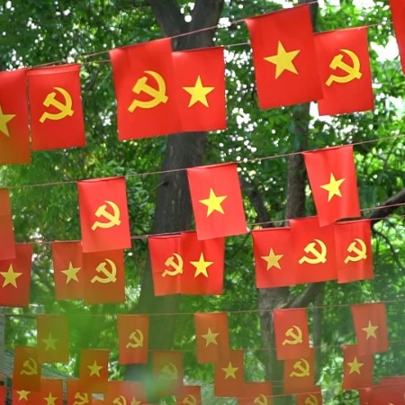 [Video] Nghề "giữ hồn" lá cờ Tổ quốc