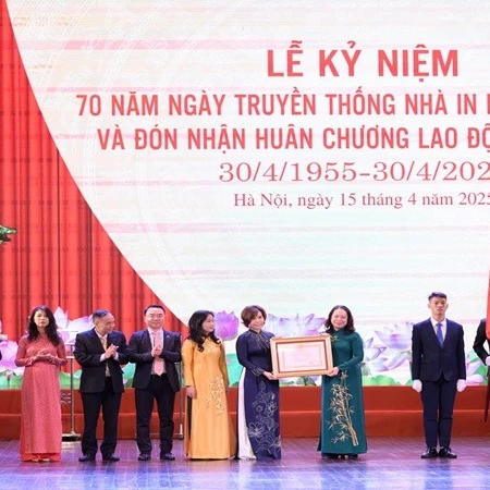 [Video] Nhà in Báo Nhân Dân đón nhận Huân chương Lao động hạng Ba