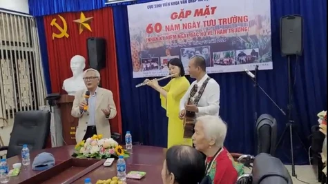 Nhà giáo, nhà thơ Bùi Công Minh trong buổi Gặp mặt Kỷ niệm 60 năm Bác Hồ về thăm Trường ĐHSP Hà Nội (1964-2024).