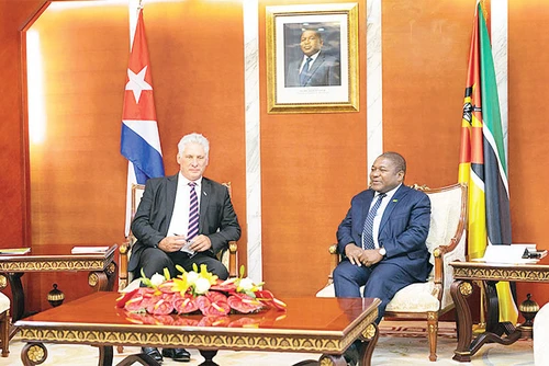 Các nhà lãnh đạo Cuba và Mozambique trao đổi về quan hệ hai nước.