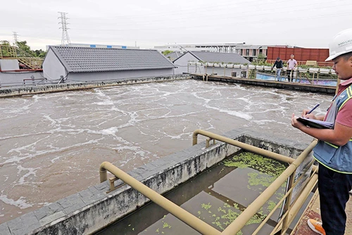 Một góc nhà máy xử lý nước thải trong Khu công nghiệp Nam Cầu Kiền, thành phố Hải Phòng. (Ảnh TRẦN VIỆT)