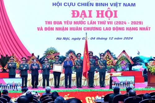 Tổng Bí thư Tô Lâm trao Huân chương Lao động hạng Nhất tặng Hội Cựu chiến binh Việt Nam. 