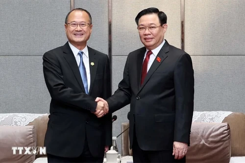 Chủ tịch Quốc hội Vương Đình Huệ tiếp ông Jonathan Choi, Chủ tịch Tập đoàn SUNWAH. (Ảnh: Nhan Sáng/TTXVN)