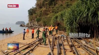 Nỗ lực gom rác thải trên vịnh Hạ Long