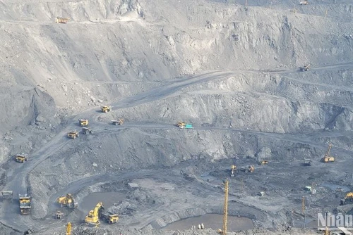 Sản xuất than nguyên khai tại mỏ Đèo Nai.
