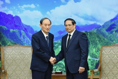 Thủ tướng Phạm Minh Chính và Đặc phái viên của Thủ tướng Nhật Bản, cựu Thủ tướng Suga Yoshihide.