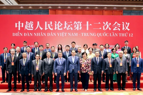 Các đại biểu dự Diễn đàn nhân dân Việt-Trung lần thứ 12.