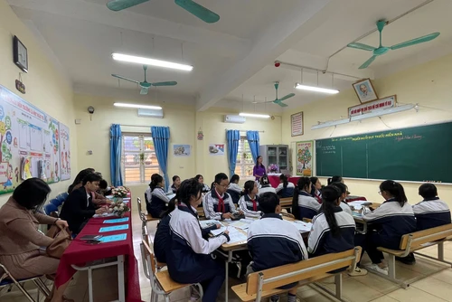 Một tiết học thử nghiệm sách giáo khoa mới cấp Trung học cơ sở ở huyện Ba Vì (Hà Nội).