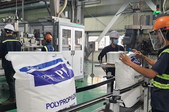 Sản xuất hóa chất tại Công ty trách nhiệm hữu hạn Hóa chất Hyosung Vina, doanh nghiệp vừa xin tăng vốn đầu tư thêm 250 triệu USD.