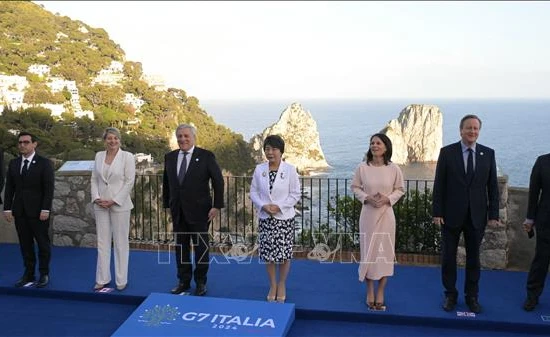 Ngoại trưởng Nhóm G7 chụp ảnh chung tại đảo Capri, Italy ngày 19/4/2024. Ảnh: AFP/TTXVN