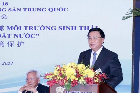 Đồng chí Nguyễn Xuân Thắng, Ủy viên Bộ Chính trị, Chủ tịch Hội đồng Lý luận Trung ương, Giám đốc Học viện Chính trị quốc gia Hồ Chí Minh phát biểu đề dẫn Hội thảo.
