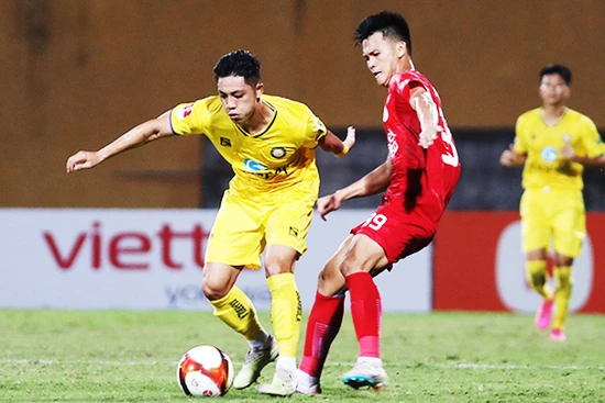 CLB Đông Á Thanh Hóa (trái) đã xin rút khỏi giải AFC Champions League Two. Ảnh: MINH LÊ