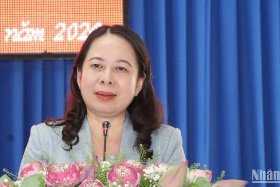 Quyền Chủ tịch nước Võ Thị Ánh Xuân tiếp xúc cử tri thành phố Long Xuyên.