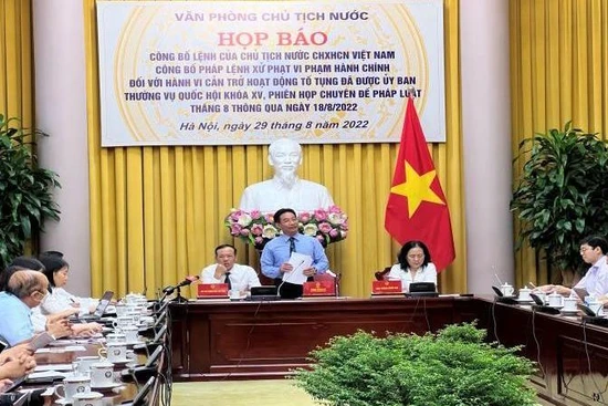 Họp báo công bố Pháp lệnh xử phạt vi phạm hành chính đối với hành vi cản trở hoạt động tố tụng ngày 29/8/2022. (Ảnh: nhandan.vn)