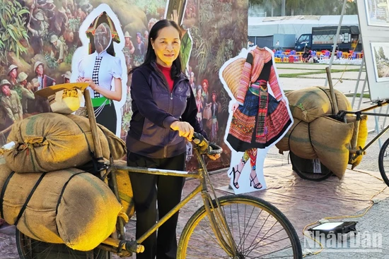  Chiếc xe đạp thồ trưng bày tại Bảo tàng tỉnh Thanh Hóa. (Ảnh: MAI LUẬN)