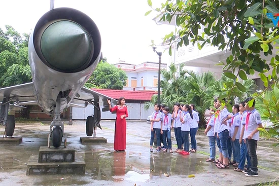 Buổi sinh hoạt ngoại khóa của Trường THCS Tiên Cát nhân dịp kỷ niệm Cách mạng Tháng Tám và Quốc khánh 2/9 tại Bảo tàng Hùng Vương, tỉnh Phú Thọ. 