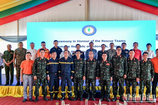 Lễ tri ân lực lượng cứu hộ động đất đến từ các quốc gia trong khu vực ASEAN, bao gồm Việt Nam, Indonesia, Malaysia, Philippines và Singapore.