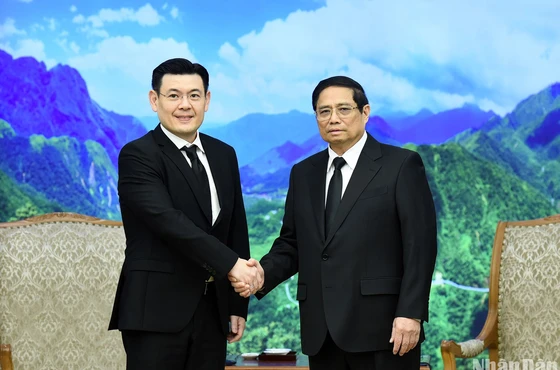 Thủ tướng Phạm Minh Chính đón Bộ trưởng Văn phòng Thủ tướng, Đặc phái viên của Thủ tướng Thái Lan Jakkapong Sangmanee. 