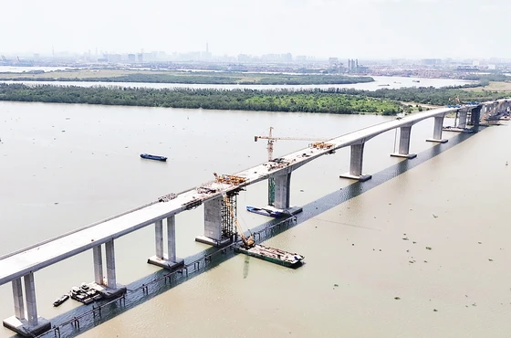 Cầu Nhơn Trạch trên tuyến Vành đai 3 nối Thành phố Hồ Chí Minh và Đồng Nai sẽ thông xe kỹ thuật trước ngày 30/4/2025. 