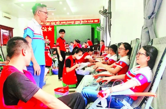 Thanh niên Công ty xăng dầu Thanh Hóa hưởng ứng Chương trình "Hành trình đỏ-Kết nối dòng máu Việt".