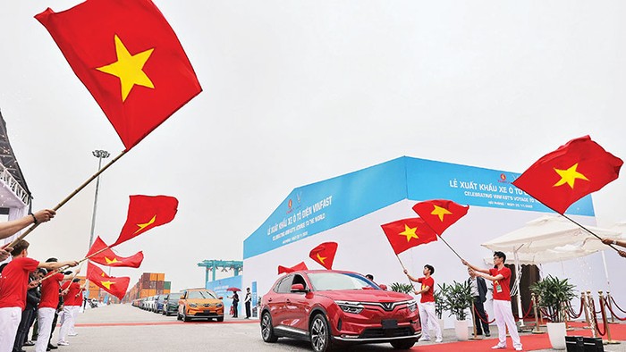 Việc VinFast xuất khẩu lô ô-tô điện đầu tiên đánh dấu bước tiến của ngành công nghiệp xe hơi Việt Nam. Ảnh: Phương Linh 