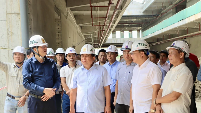 Bộ trưởng Kế hoạch và Đầu tư Nguyễn Chí Dũng thăm và đốc thúc giải ngân vốn đầu tư công một số dự án trọng điểm tại tỉnh Nghệ An.