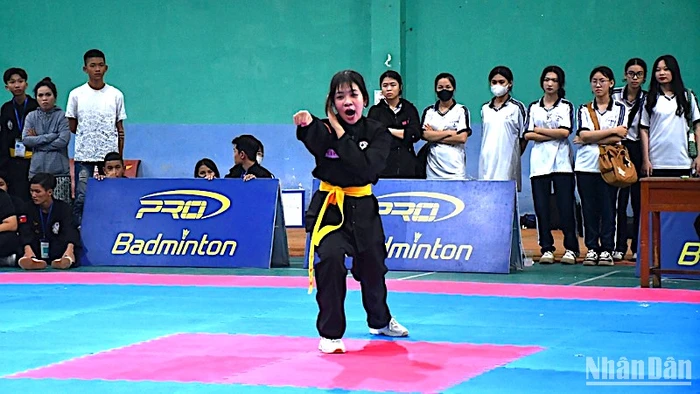 Vận động viên tham gia thi đấu môn võ cổ truyền tại Hội khỏe Phù Đổng tỉnh Cà Mau lần thứ 13 năm 2024.