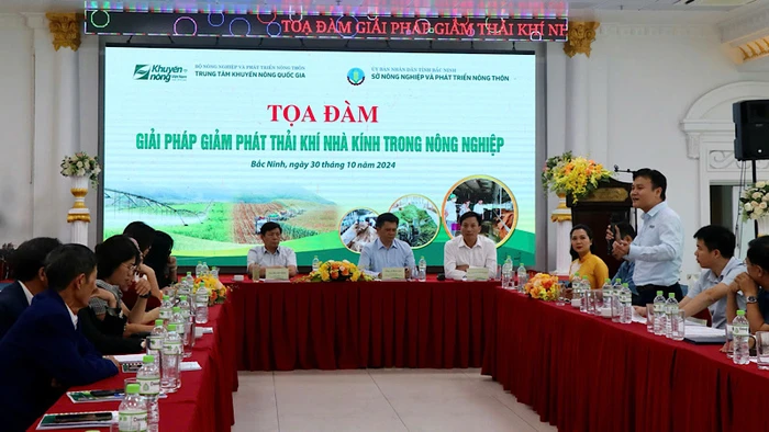 Quang cảnh buổi tọa đàm.