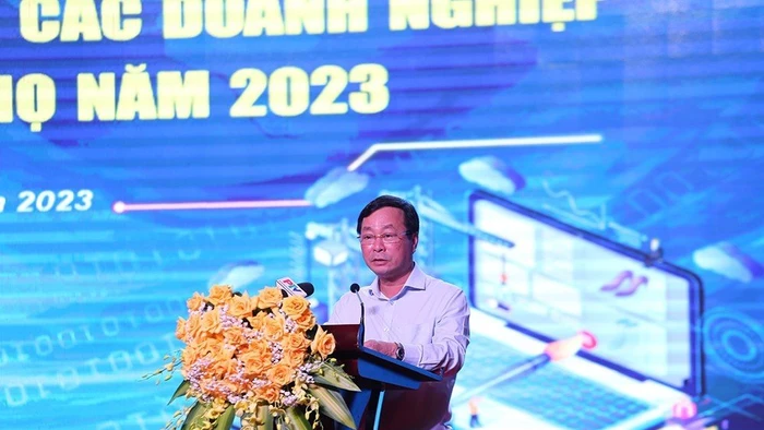 Chủ tịch Ủy ban nhân dân tỉnh phú Thọ phát biểu tại hội nghị.