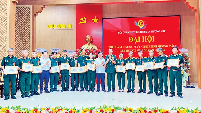 Các cá nhân và tập thể được tôn vinh tại Đại hội thi đua yêu nước “Cựu chiến binh gương mẫu” huyện Hương Khê lần thứ VII.