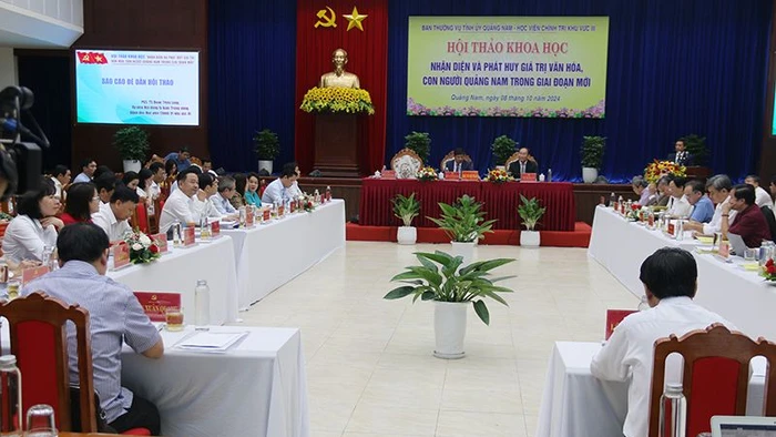 Quang cảnh Hội thảo khoa học với chủ đề “Nhận diện và phát huy giá trị văn hóa, con người Quảng Nam trong giai đoạn mới”