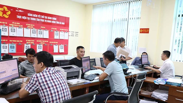 Bộ phận tiếp nhận thủ tục hành chính tại Trung tâm hành chính công tỉnh Hà Nam.