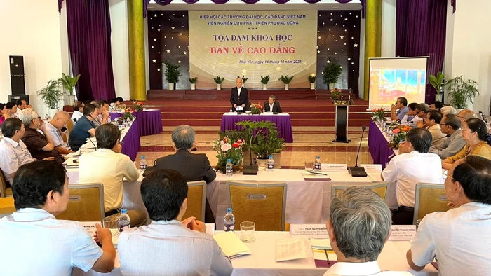 GS.TS Trình Quang Phú, Viện trưởng Viện Nghiên cứu phát triển Phương Đông, phát biểu đề dẫn buổi tọa đàm.