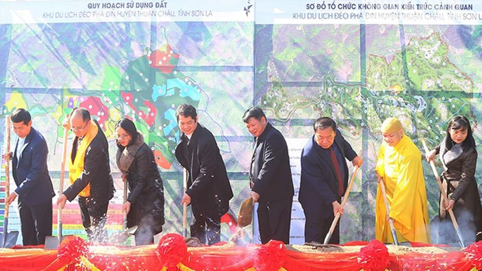 Lễ khởi công xây dựng công trình Đền thờ liệt sĩ tại Khu lịch sử-văn hóa đèo Phạ Đin.