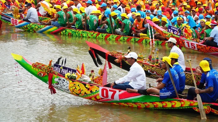 Đua ghe Ngo Sóc Trăng. (Ảnh: NGUYỄN PHONG)