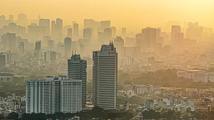 Bầu không khí tại các đô thị sẽ được cải thiện nhờ nỗ lực giảm phát thải khí nhà kính. Ảnh: Tố Linh