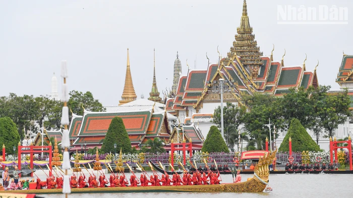 [Ảnh] Ngoạn mục lễ rước thuyền Hoàng gia trên sông Chao Phraya ở Bangkok