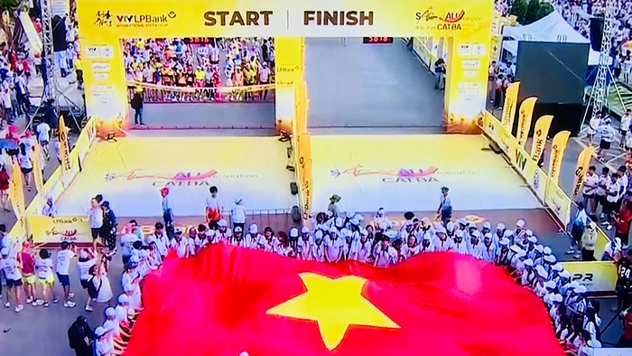 Khai mạc Giải Marathon Quốc tế VTV LP Bank “Sắc màu hoàng hôn Cát Bà 2024”.