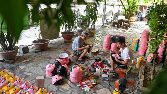 Làng Ông Hảo là một trong những làng nghề làm đồ chơi Trung thu truyền thống nổi tiếng khắp cả nước.