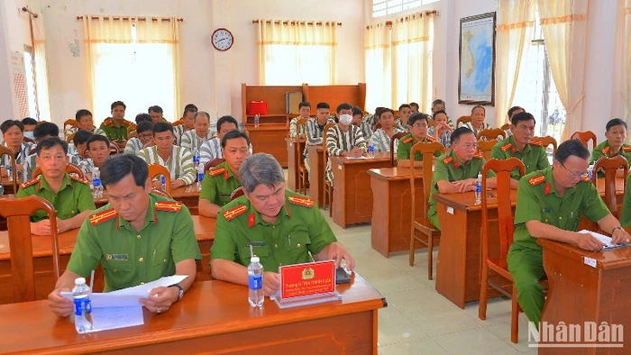 Các phạm nhân chờ nghe công bố quyết định đặc xá của Chủ tịch nước.