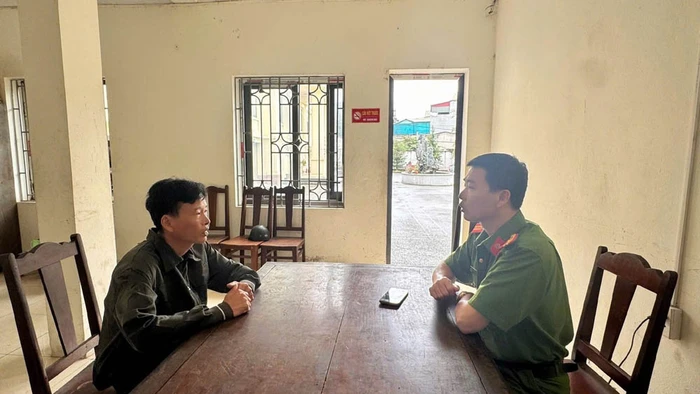 Đối tượng Khuất Văn Sinh tại cơ quan điều tra.