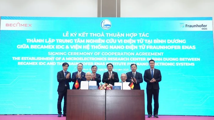 Ký kết thỏa thuận hợp tác giữa Viện Hệ thống Nano Điện tử Fraunhofer ENAS và Tổng công ty Becamex IDC nhằm thành lập Trung tâm nghiên cứu vi điện tử tại Bình Dương.