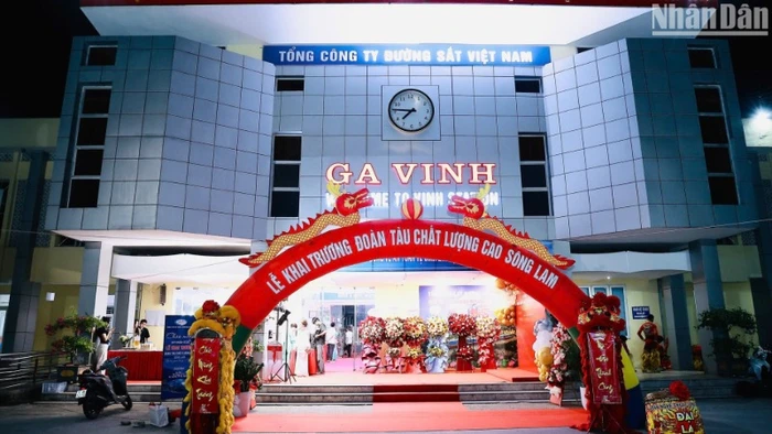 Đoàn tàu chất lượng cao tuyến Hà Nội-Vinh và ngược lại chính thức hoạt động từ chiều ngày 22/4. (Ảnh: Tổng công ty Đường sắt Việt Nam)