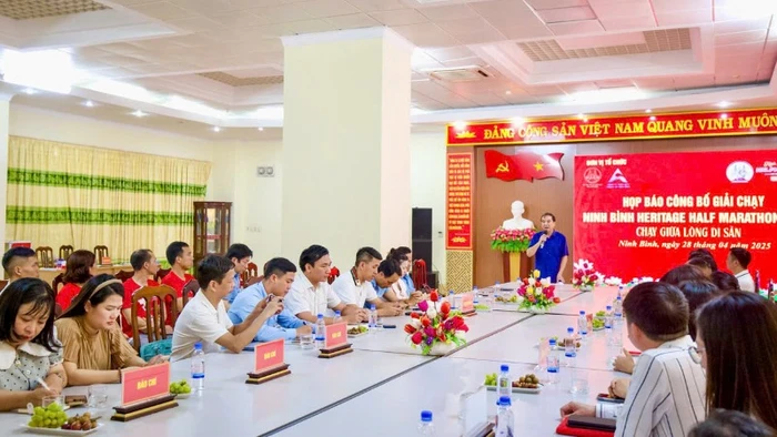 Quang cảnh buổi họp báo.