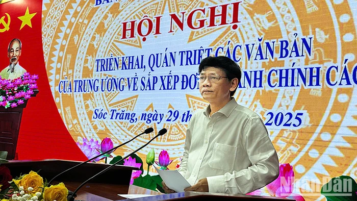 Bí thư Tỉnh ủy Sóc Trăng Lâm Văn Mẫn chỉ đạo hội nghị.