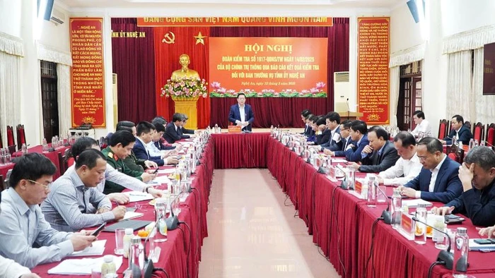 Toàn cảnh buổi làm việc.
