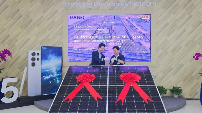 Lễ khởi công dự án điện mặt trời áp mái tại nhà máy của Samsung ở Bắc Ninh. 